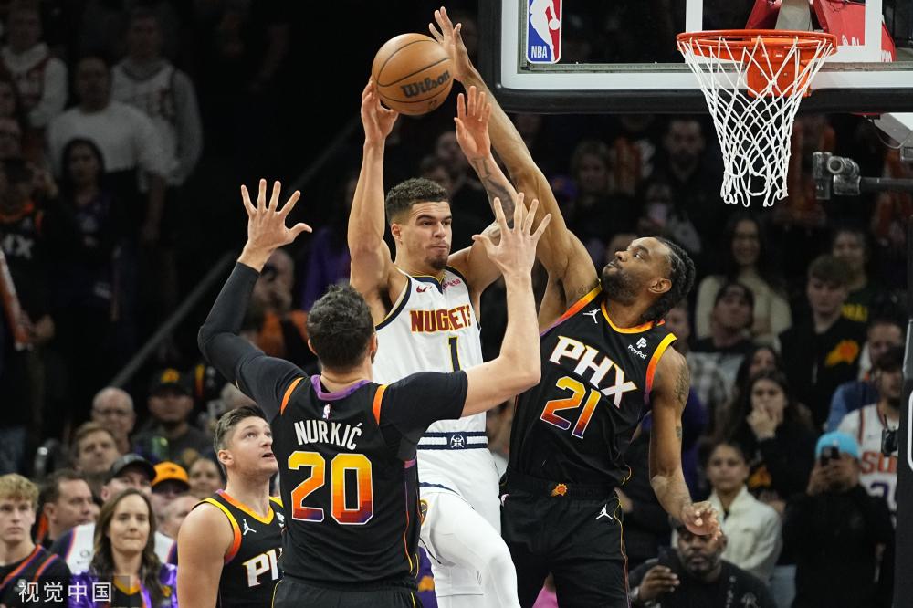 联球场上奔 联球场上奔